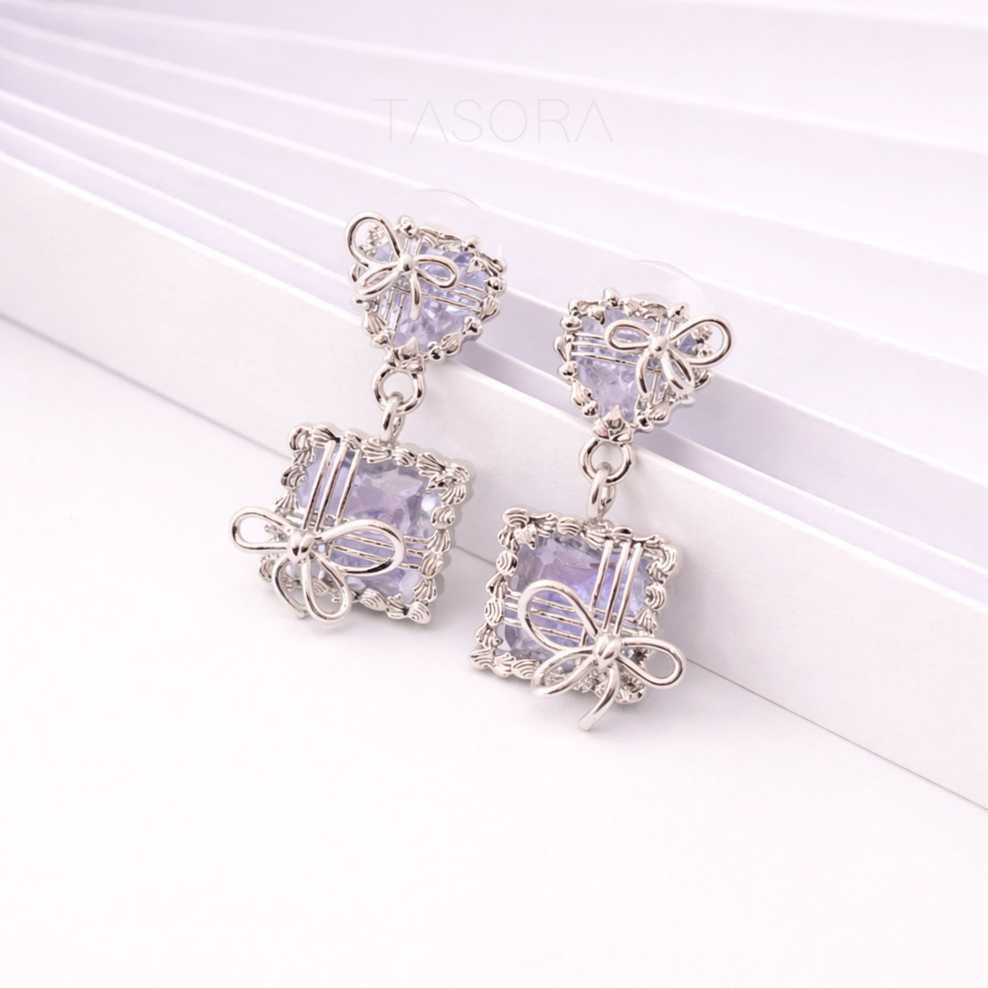 819ea425-afa0-4f5f-83cb-5bfd5812adf4/Bow_Belle_Earrings_silver3.jpg