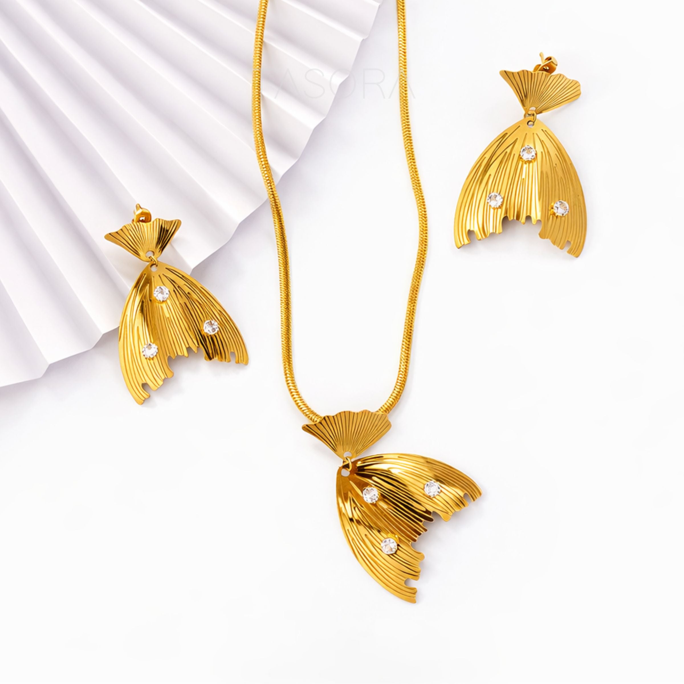 04bf37ae-0332-4149-a058-9ee599593c71/Cascade_Gleam_Necklace_Earrings_Set_golden3.jpg