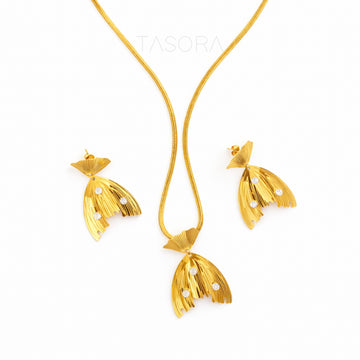 c4ea00ec-8b9a-4674-840e-1f1ef29b7c57/Cascade_Gleam_Necklace_Earrings_Set_golden6.jpg
