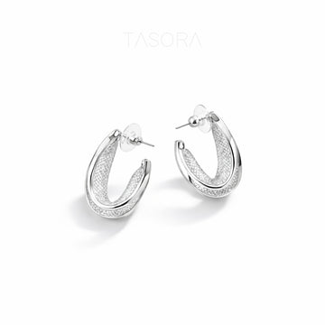4035219d-b2ed-4516-ac05-d956dffca7a5/Curvy_Hoops_Earrings_silver1.jpg