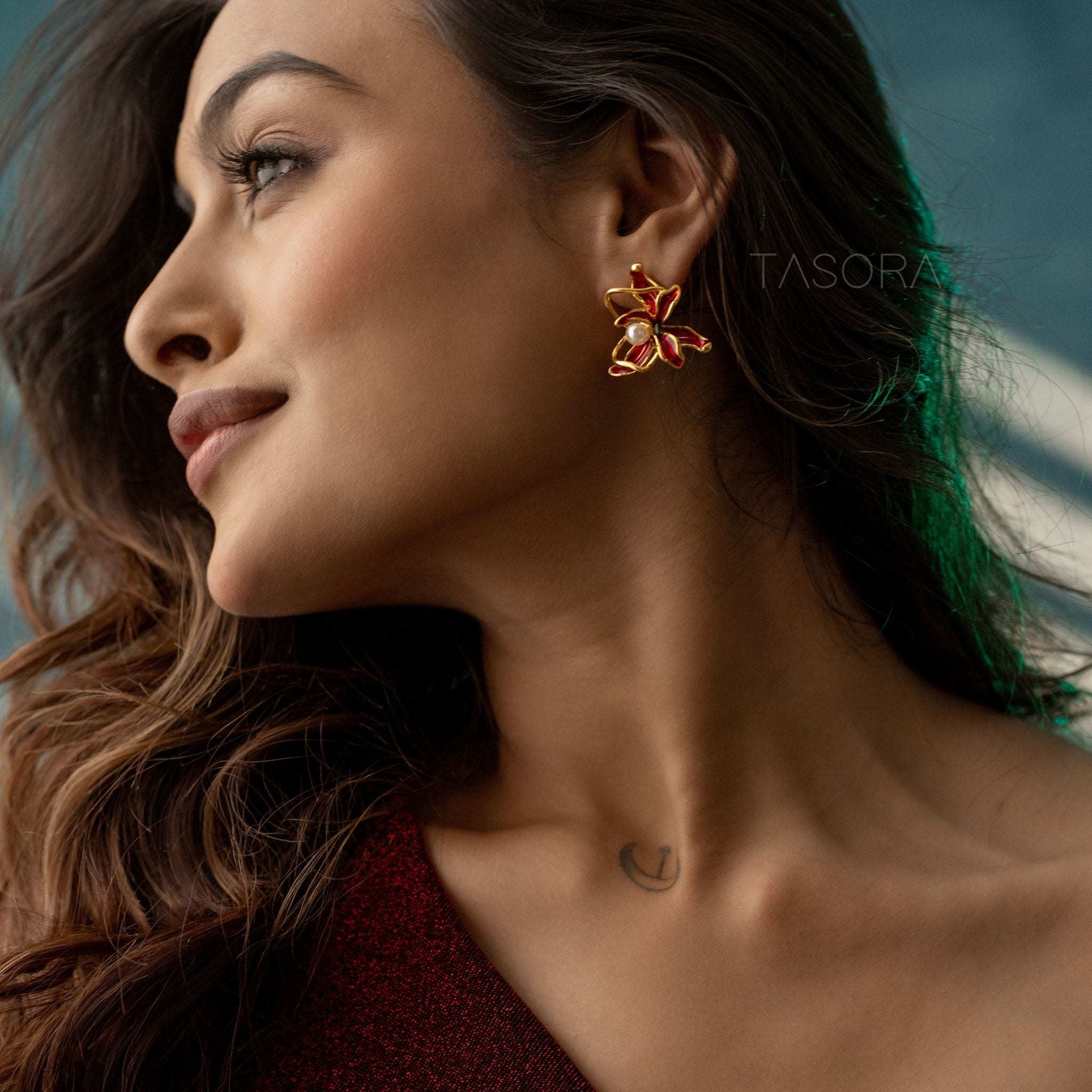 Woman wearing a floral Dancing Flamenco earring of TASORA brand with a blurred background