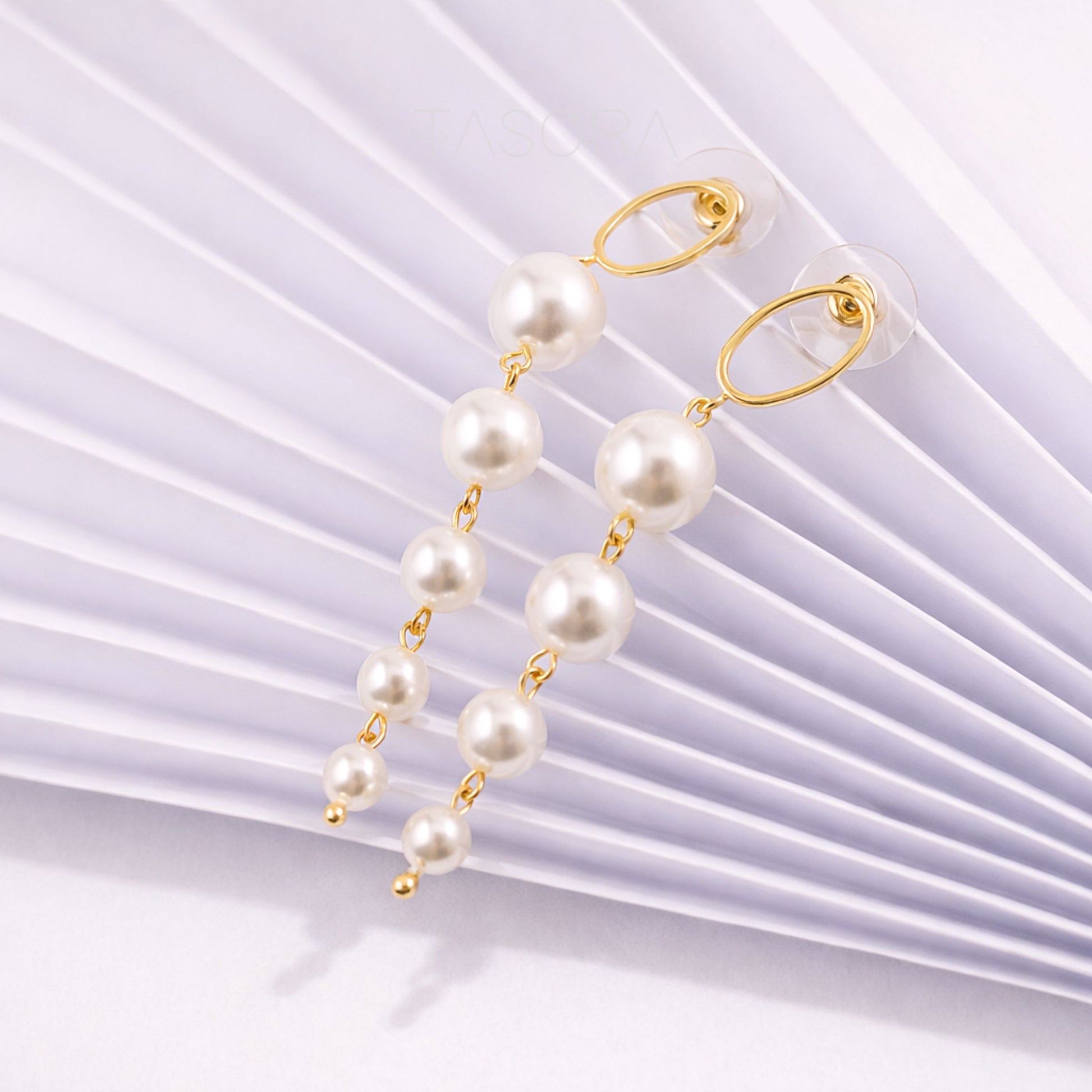 4d348e29-718f-486c-8da5-ebb879fa5cf4/Dewy_Pearl_Earrings_golden3.jpg