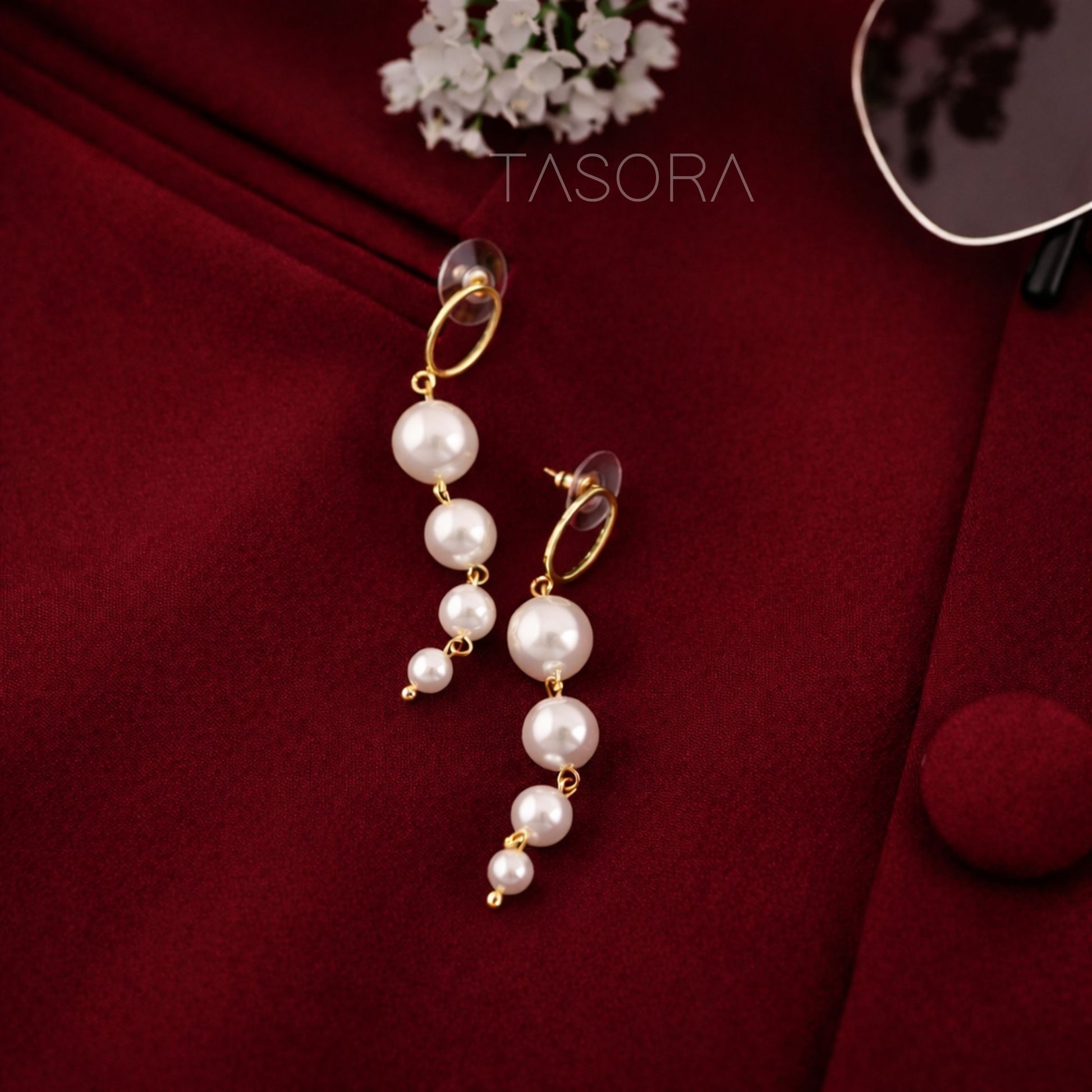 a75d38ed-ba36-4cb2-8d56-102dd0847d07/Dewy_Pearl_Earrings_golden4.jpg