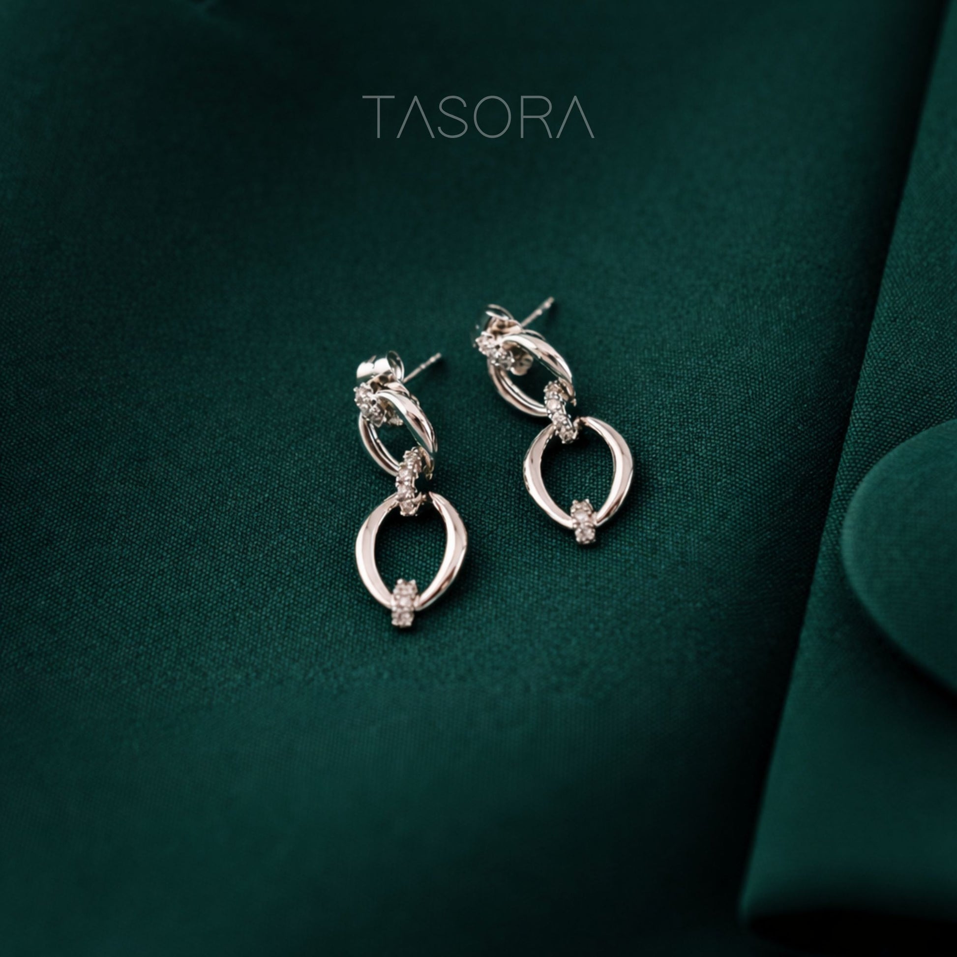 5af685af-7cf9-4538-b340-4793e9942b7f/Elior_Earrings_silver4.jpg