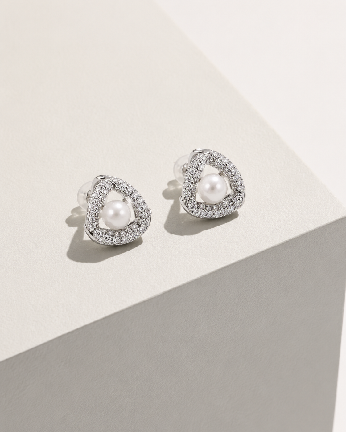 Nidus Pearl Earrings