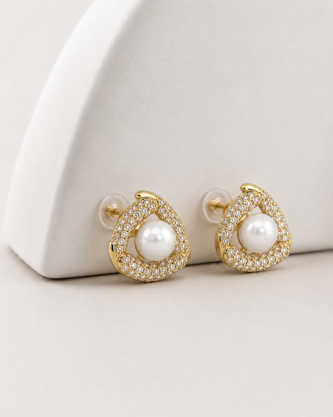 Nidus Pearl Earrings