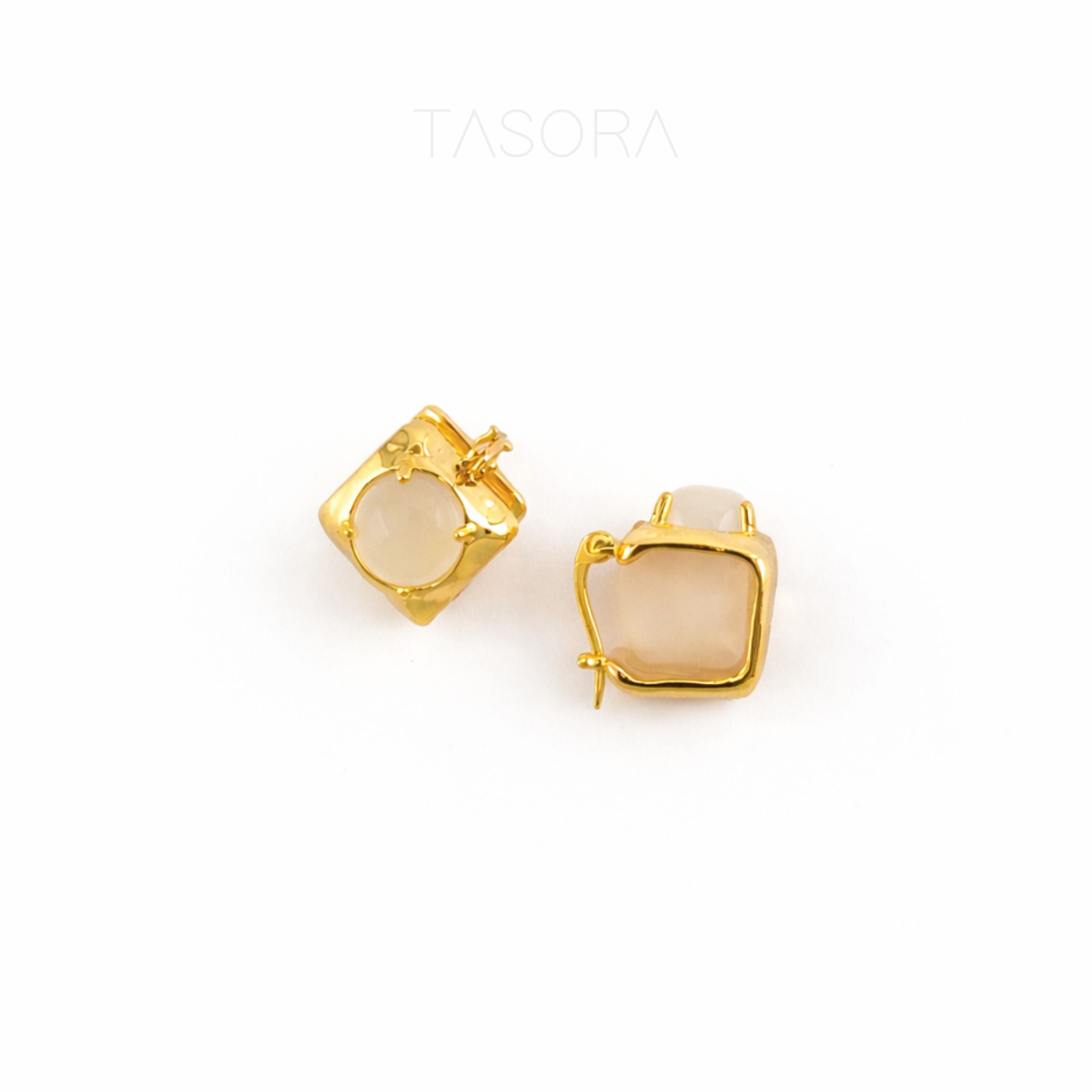 0fa0505a-98fb-45cf-83cc-a7928376fc2c/Opaline_Dot_Earrings_golden2.jpg