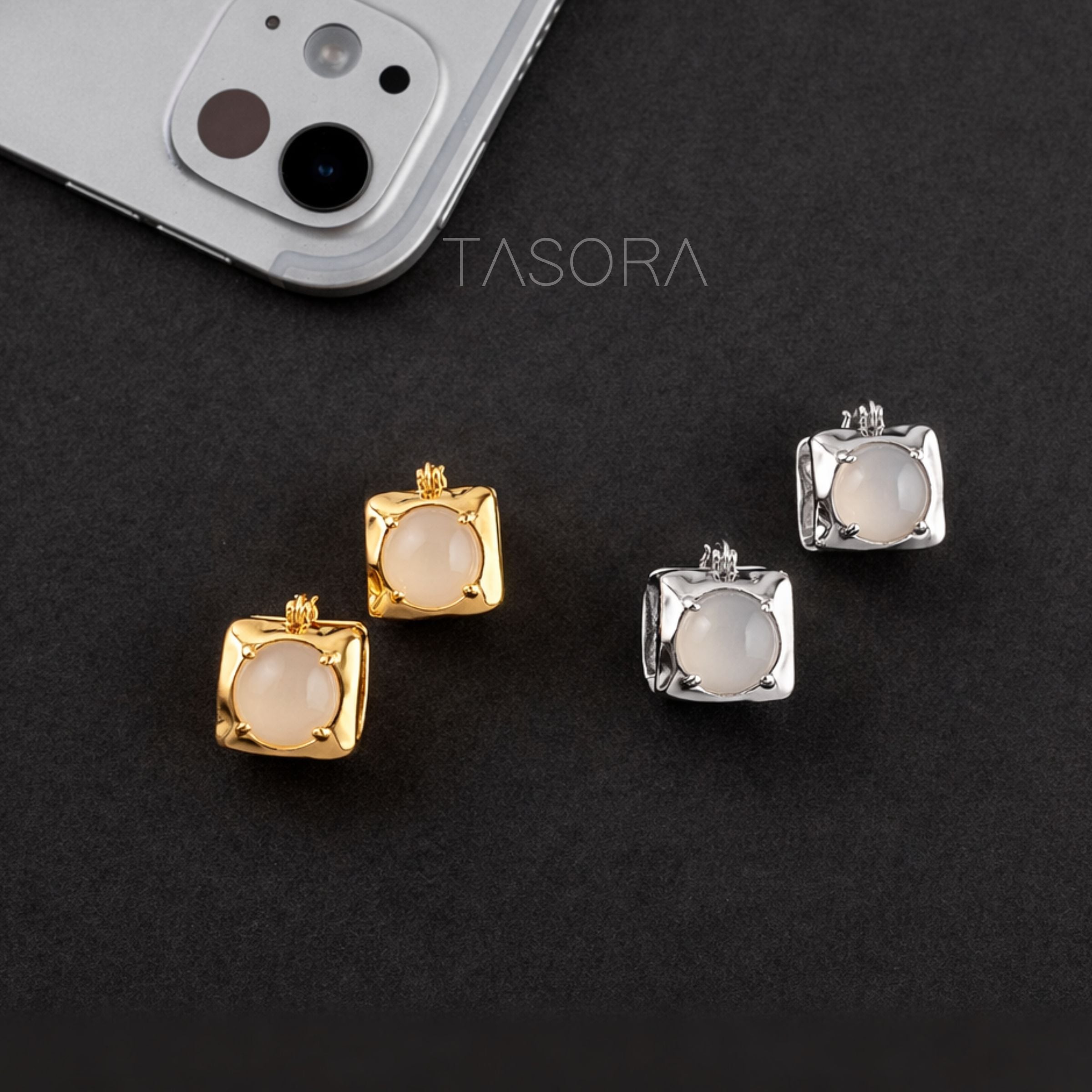 285837d1-5ce7-4a32-b013-53a5f194fb1f/Opaline_Dot_Earrings_golden4.jpg