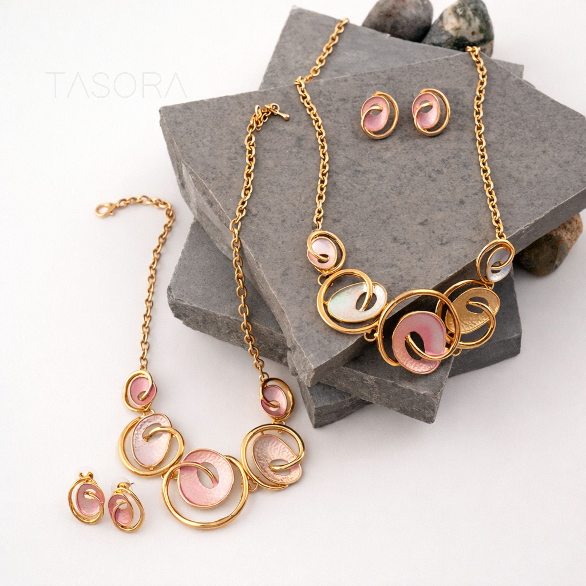 3cee3788-241e-4e07-a77f-e382a346646d/Pastel_Swirl_Necklace_Earrings_Set_pink4.jpg