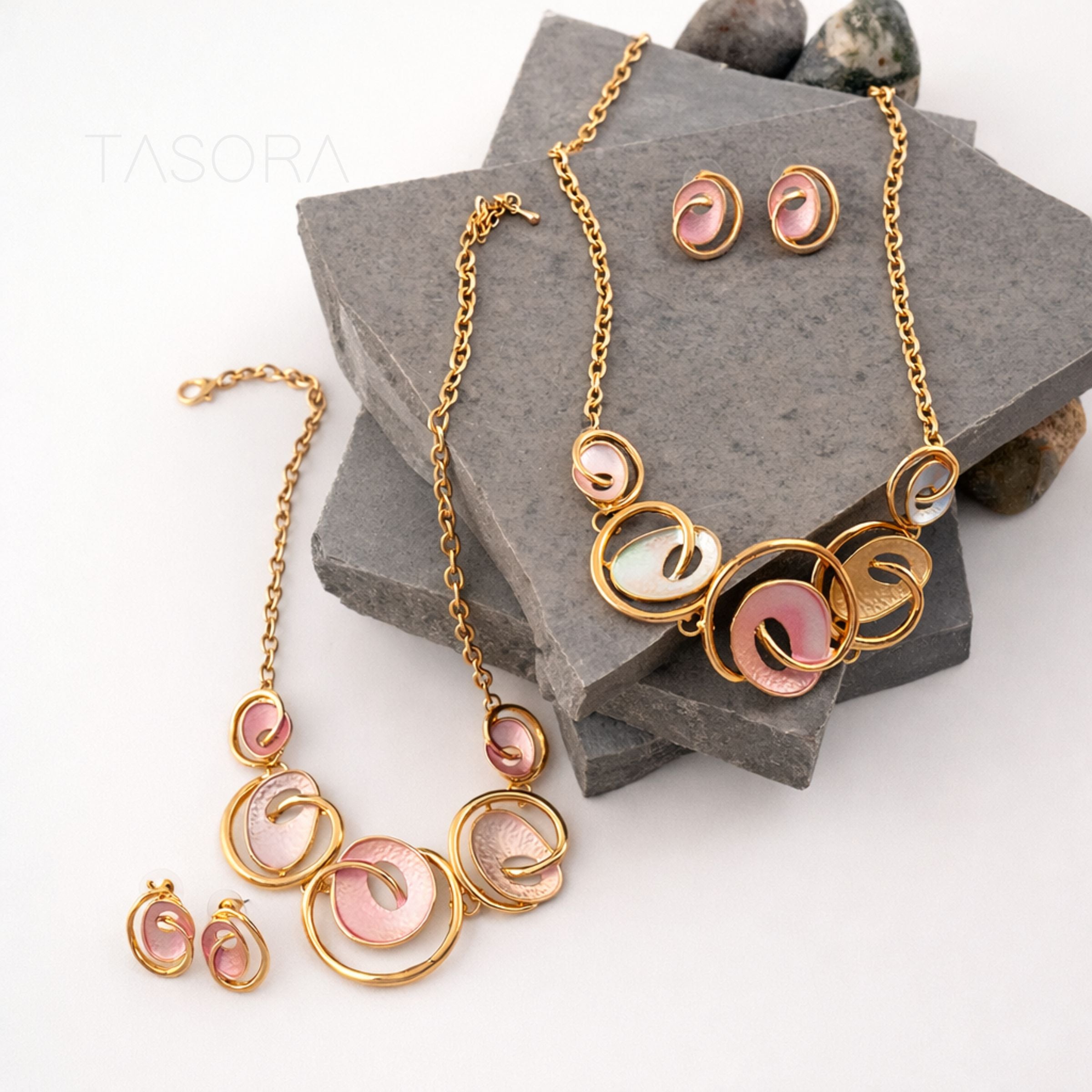 3cee3788-241e-4e07-a77f-e382a346646d/Pastel_Swirl_Necklace_Earrings_Set_pink4.jpg