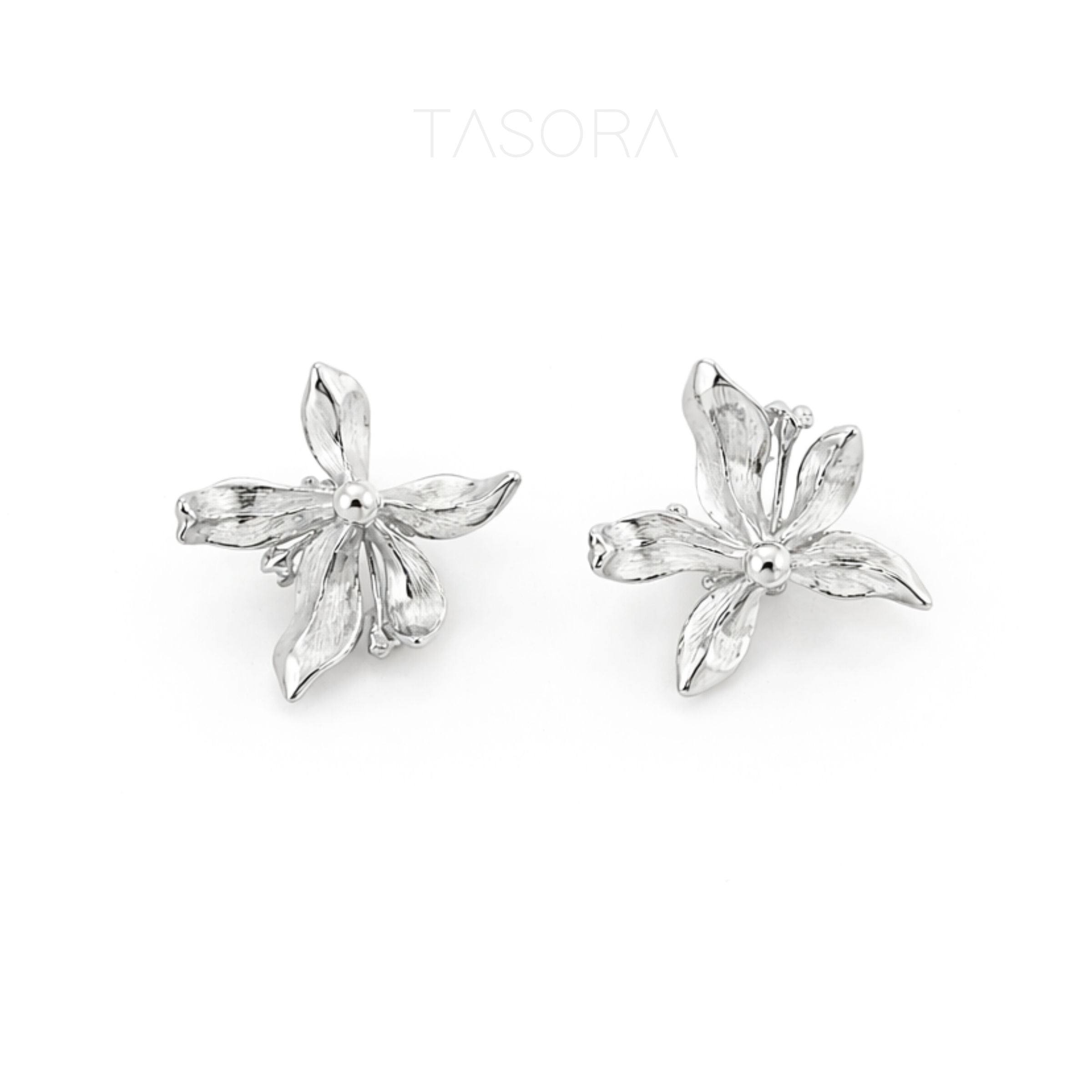Petalitt Stud Earrings