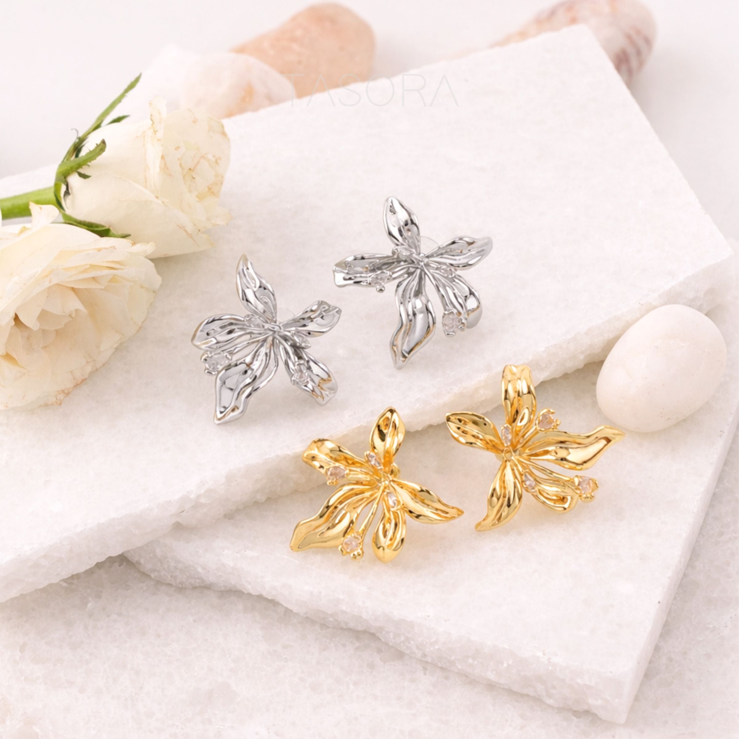 Petalitt Stud Earrings