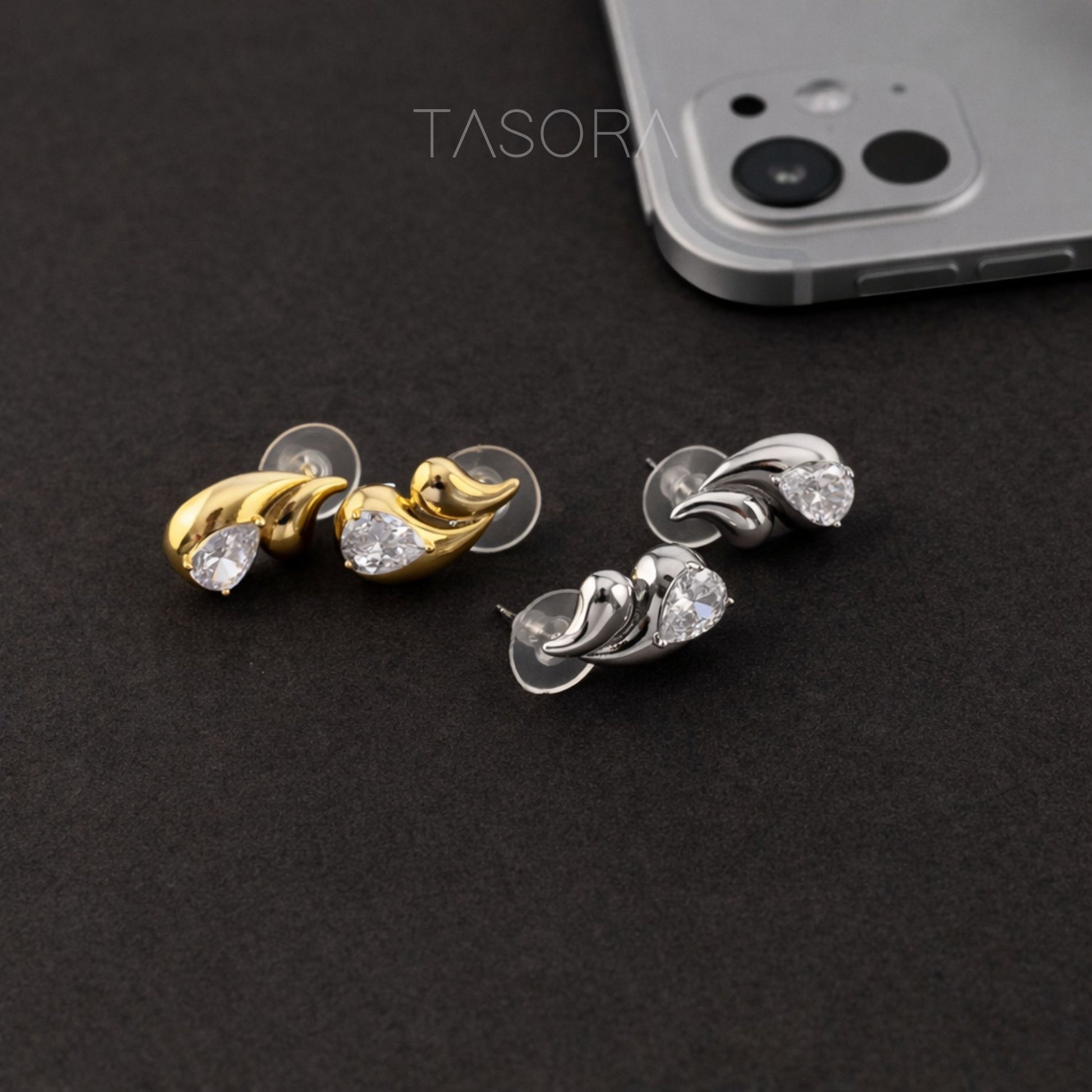 241f962b-298c-4da5-9b1c-80932582e4d4/Raindrop_Earrings_golden4.jpg
