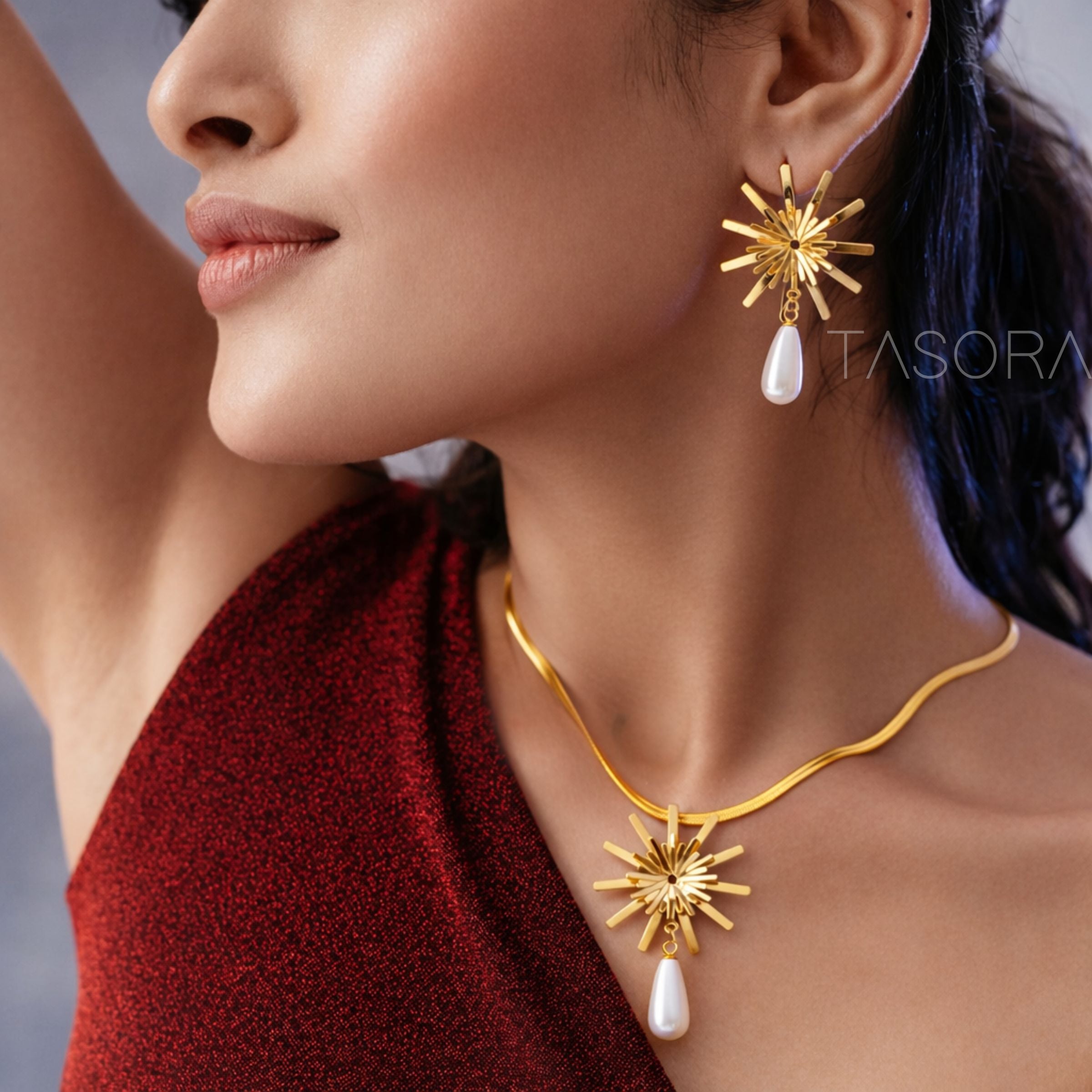 d9b51720-1e54-4813-9994-fa8622ae3bb3/Solara_Bloom_Necklace_Earrings_Set_golden5.jpg
