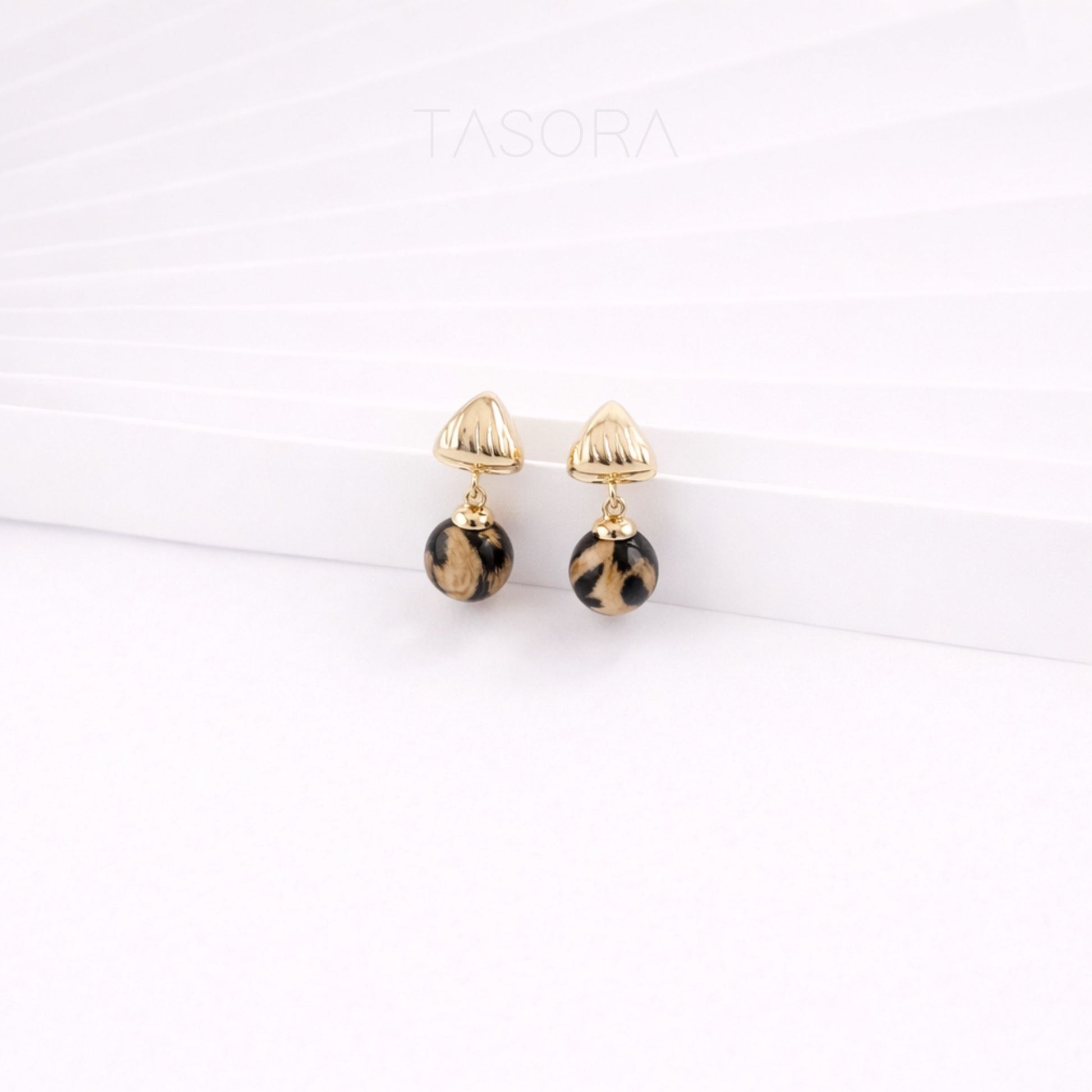 48271899-9faa-405c-83cc-23f8eff777c3/Sona_Halo_Earrings_beige3.jpg