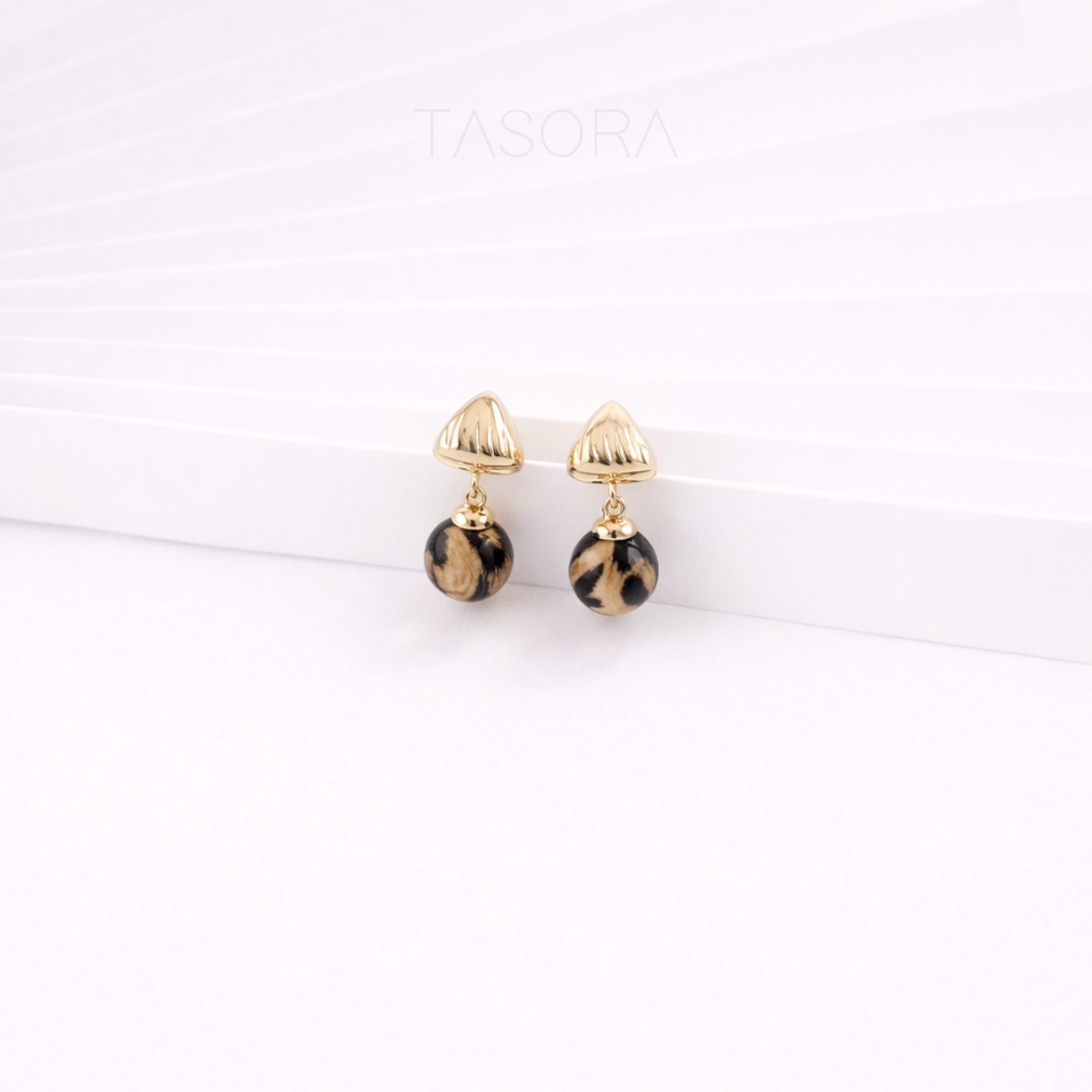48271899-9faa-405c-83cc-23f8eff777c3/Sona_Halo_Earrings_beige3.jpg