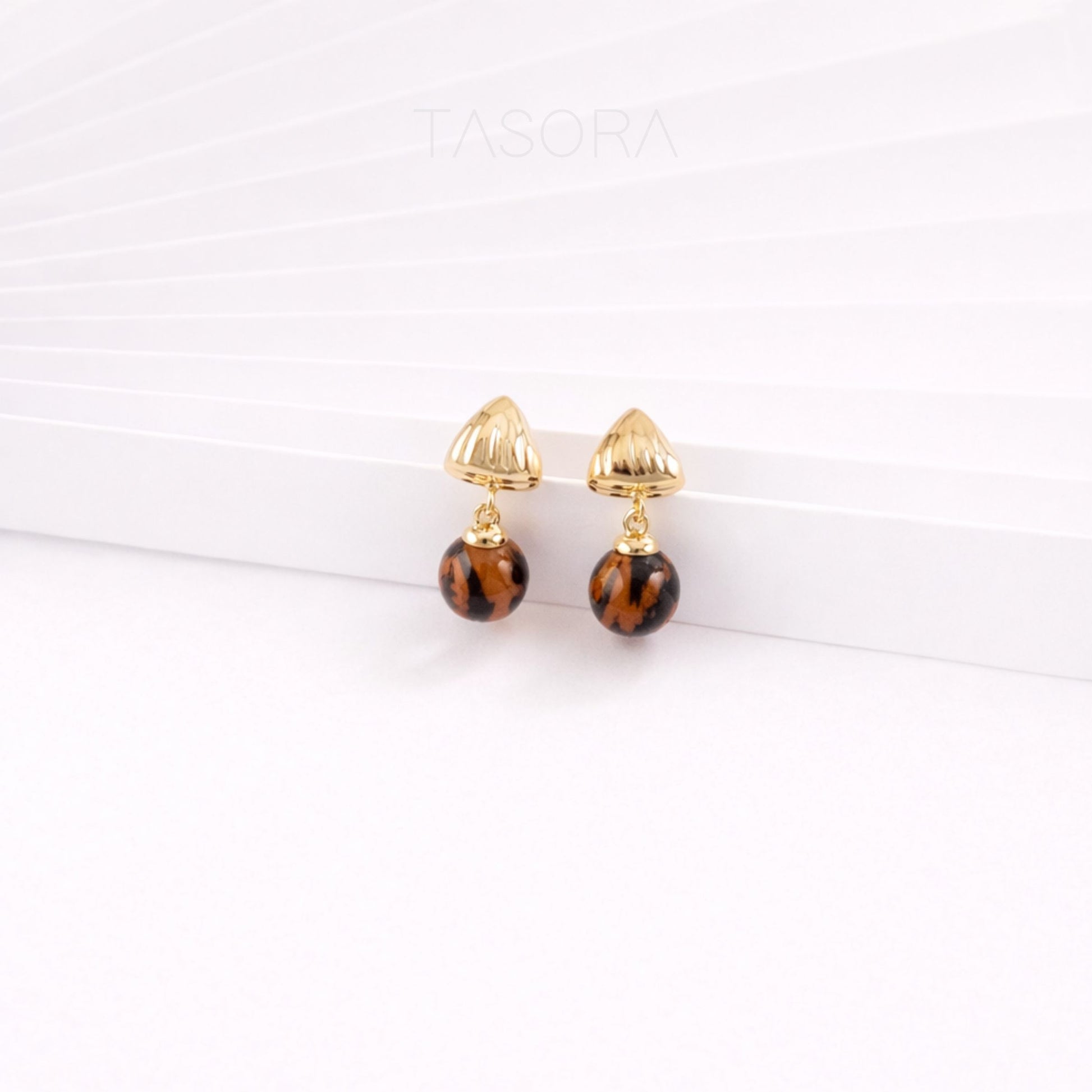 09788fa3-7820-440a-b431-b2907854e9fa/Sona_Halo_Earrings_brown3.jpg