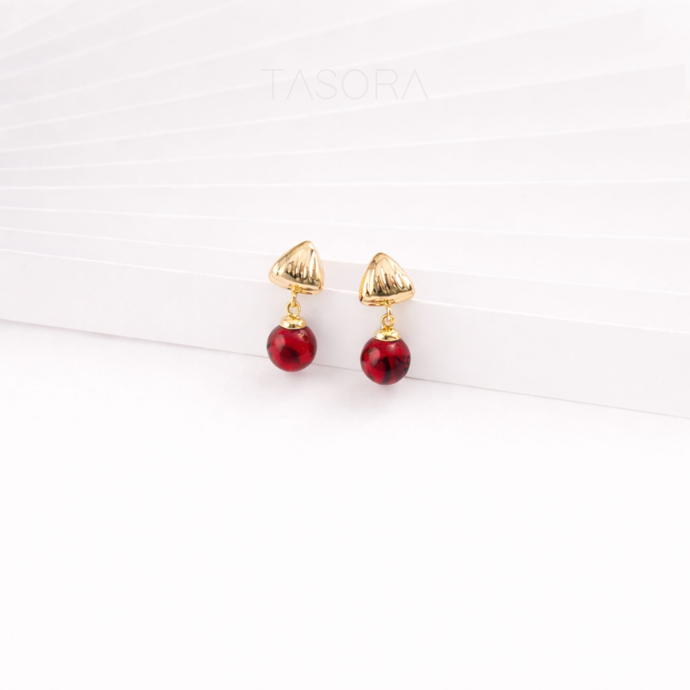 55a469c1-bdd1-4d0f-b17f-159626aea5e0/Sona_Halo_Earrings_red3.jpg